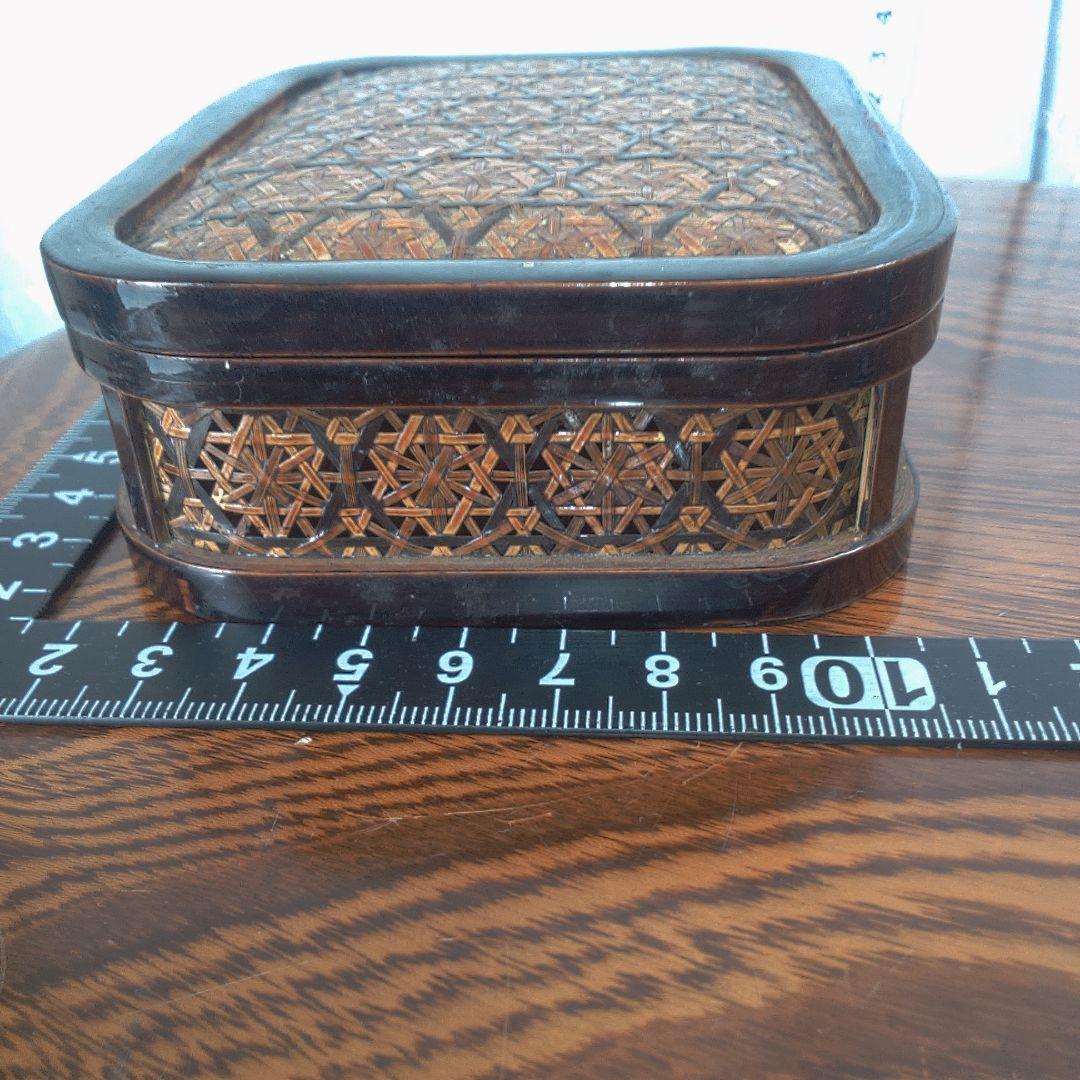 骨董６幾何学模様の木製小物入れ
