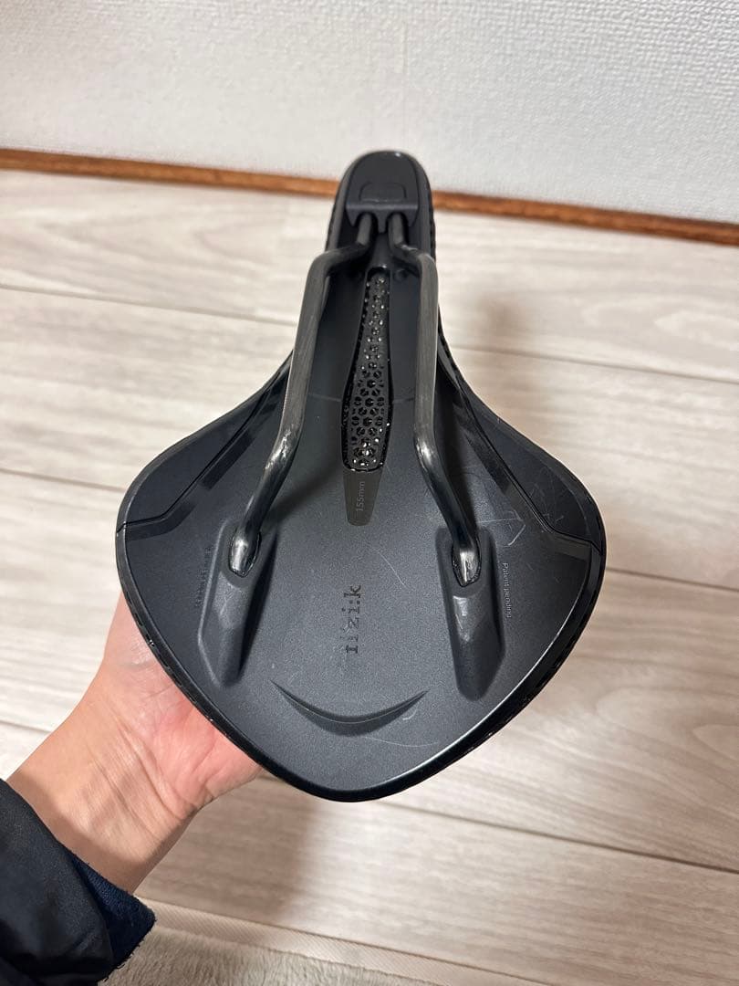 Fizik Vento Antares R1 Adaptive3Dサドルカーボン