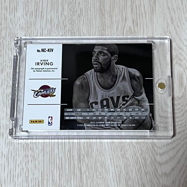 【サイン入り】2015-16 Panini Noir Kyrie Irving