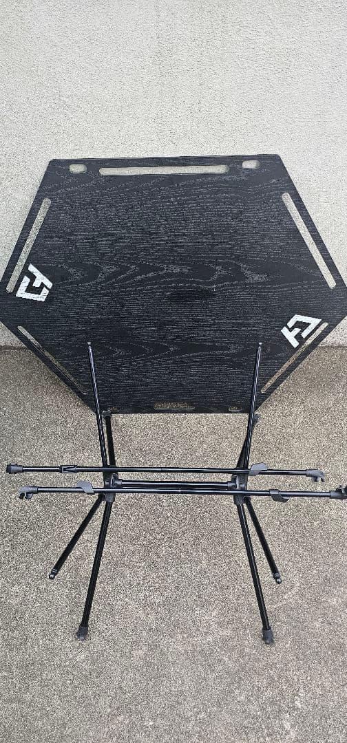 UNPLUGGED 六角形折りたたみテーブル