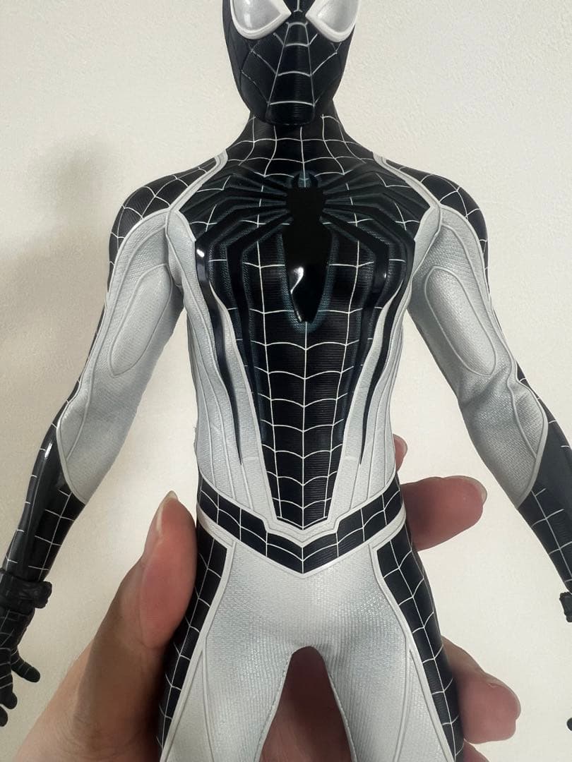 ホットトイズ スパイダーマン(ネガティブ・スーツ版) 1/6 SpiderMan