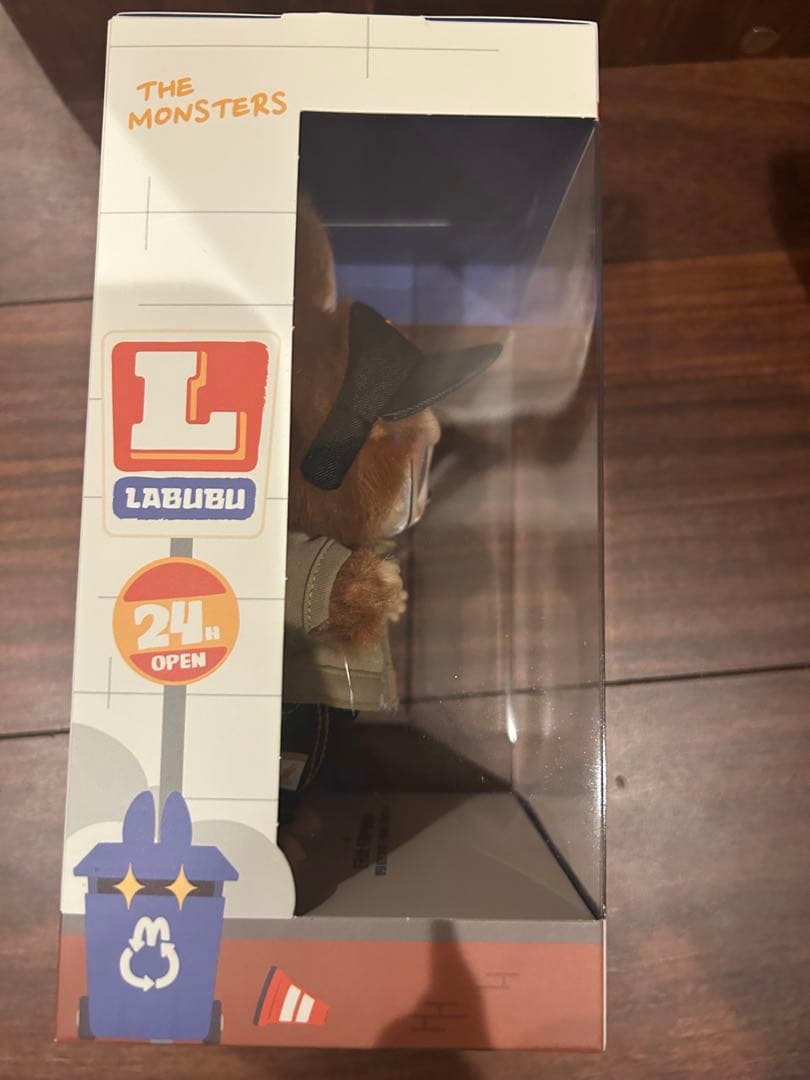 【完全正規品】POP MARTワッキーマート　店員ラブブ