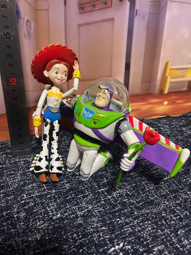 ディズニー　トイストーリー　ウッディ　バズ　ジェシー　ブルズアイ　フィギュア