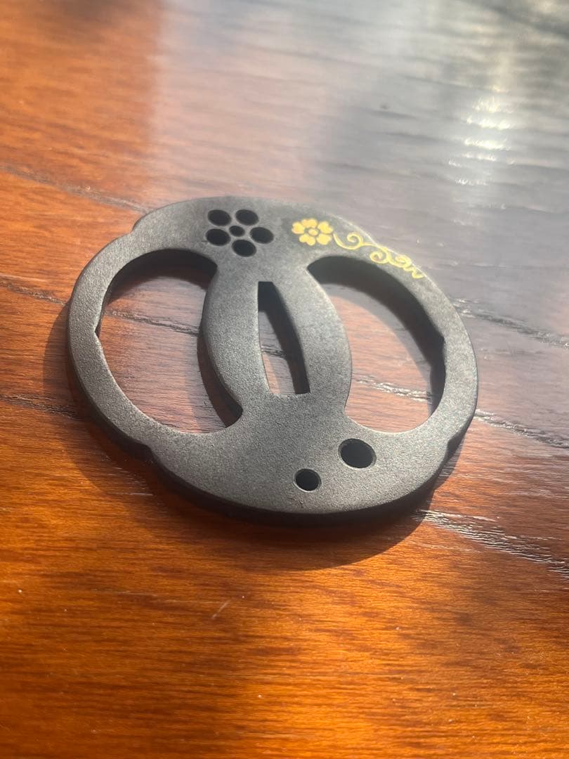 〈時代物〉鍔 刀装具 金象嵌 梅貫桜象嵌図