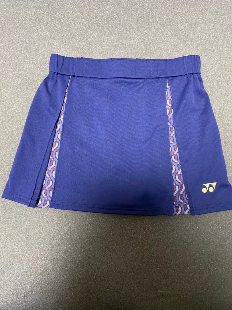 ヨネックスレディーステニスウェア　上下セットＬサイズ