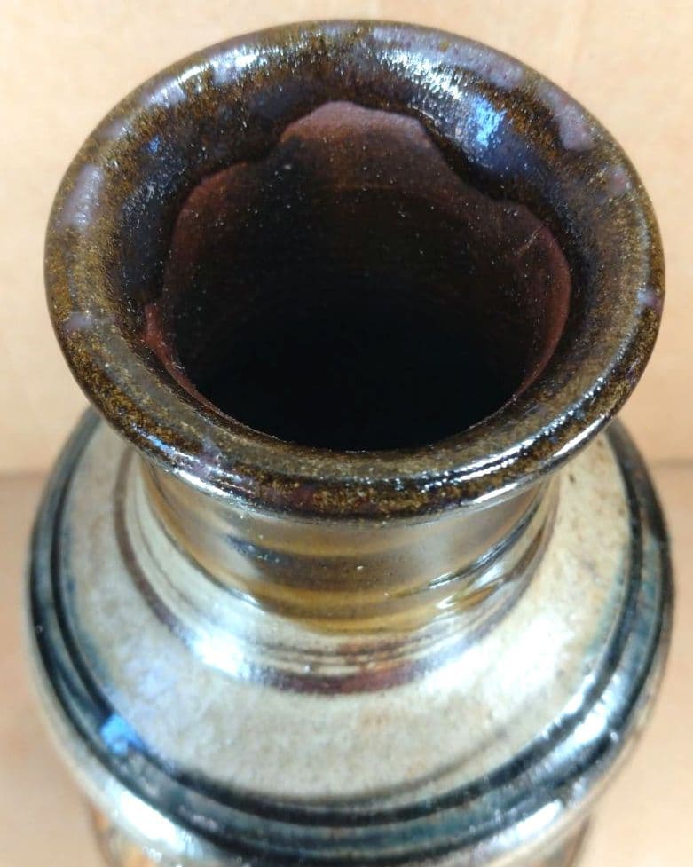 【本物保証】金城次郎 壷屋焼嘉瓶 共箱 栞 人間国宝 笑魚海老紋嘉瓶は激烈希少品