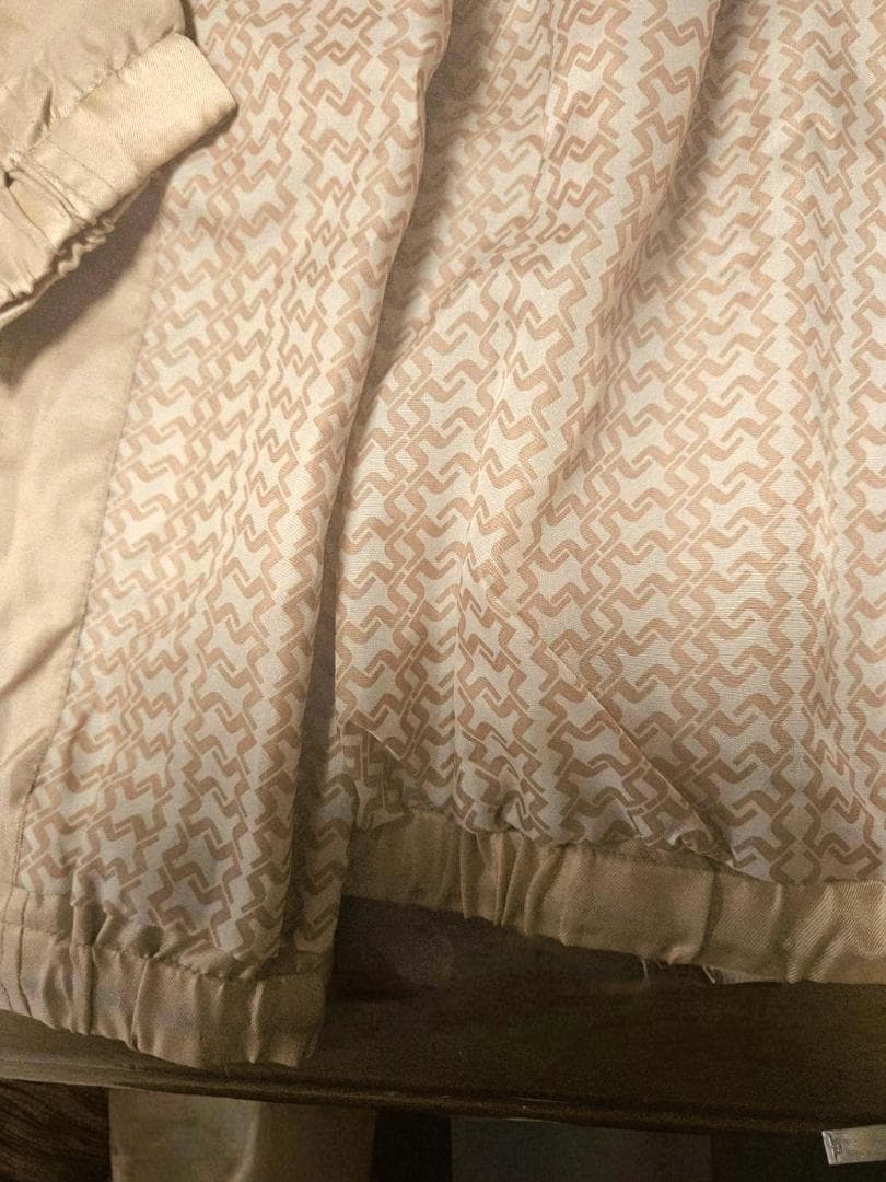 【新品未使用】J.LINDEBERG ベージュGOLDカラー ジャケット（XL)