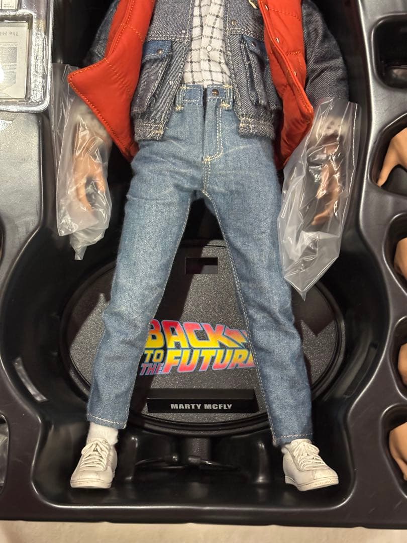 ホットトイズ バックトゥザフューチャー 1/6 マーティ・マクフライ