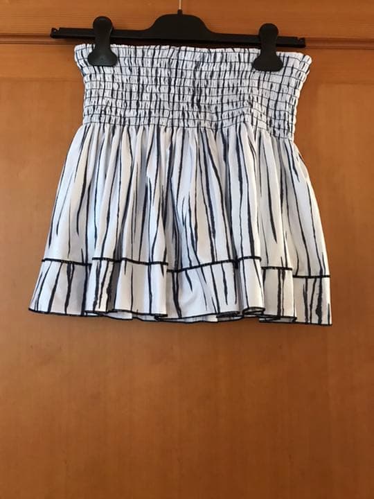 ラッキーインラブ　テニスウェア　白黒スコート　US-Sサイズ　新品