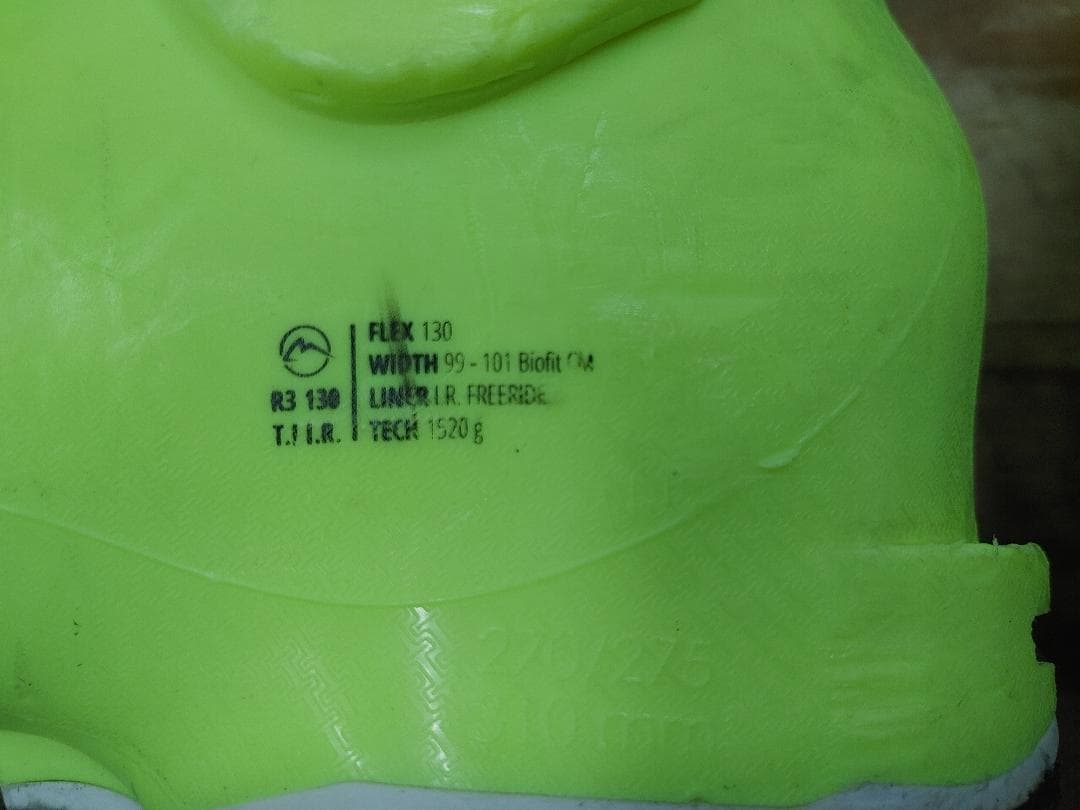 スキー 27-27.5 ROXA R3 130 TI ULTRALIGHT