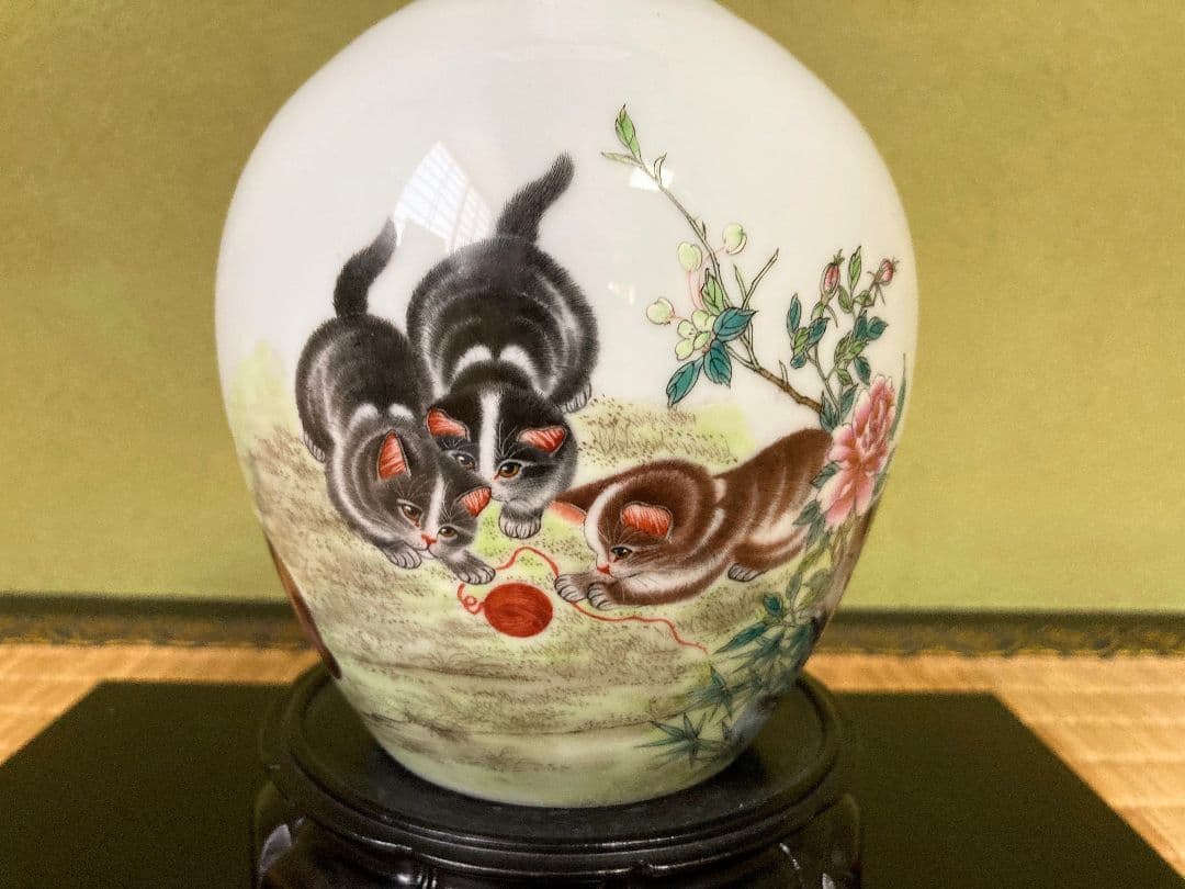 中国粉彩花瓶 「雍正年製」●華やかな粉彩絵付け 高さ19cm 紫壇花台付属●