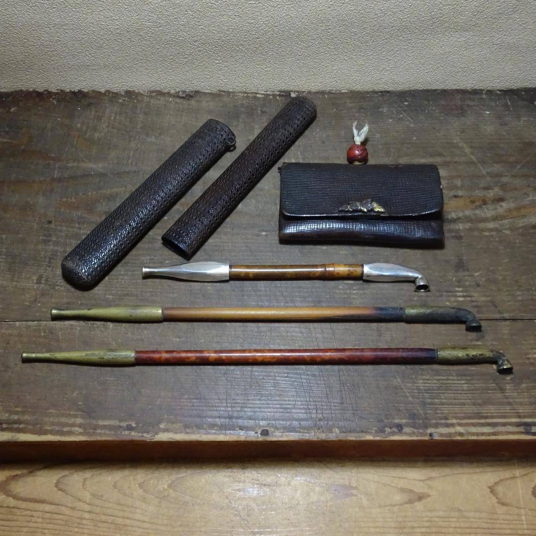 古い 煙草入れ+煙管入れ+煙管３つ　　　蝶の前金具　根付