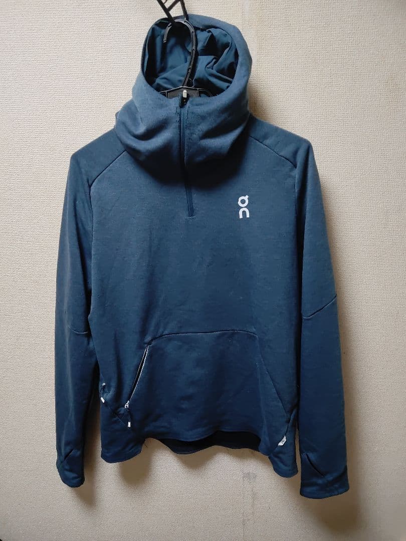 On ダークブルー スウェットセットアップ