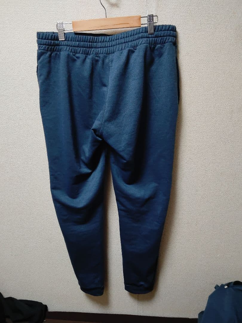 On ダークブルー スウェットセットアップ