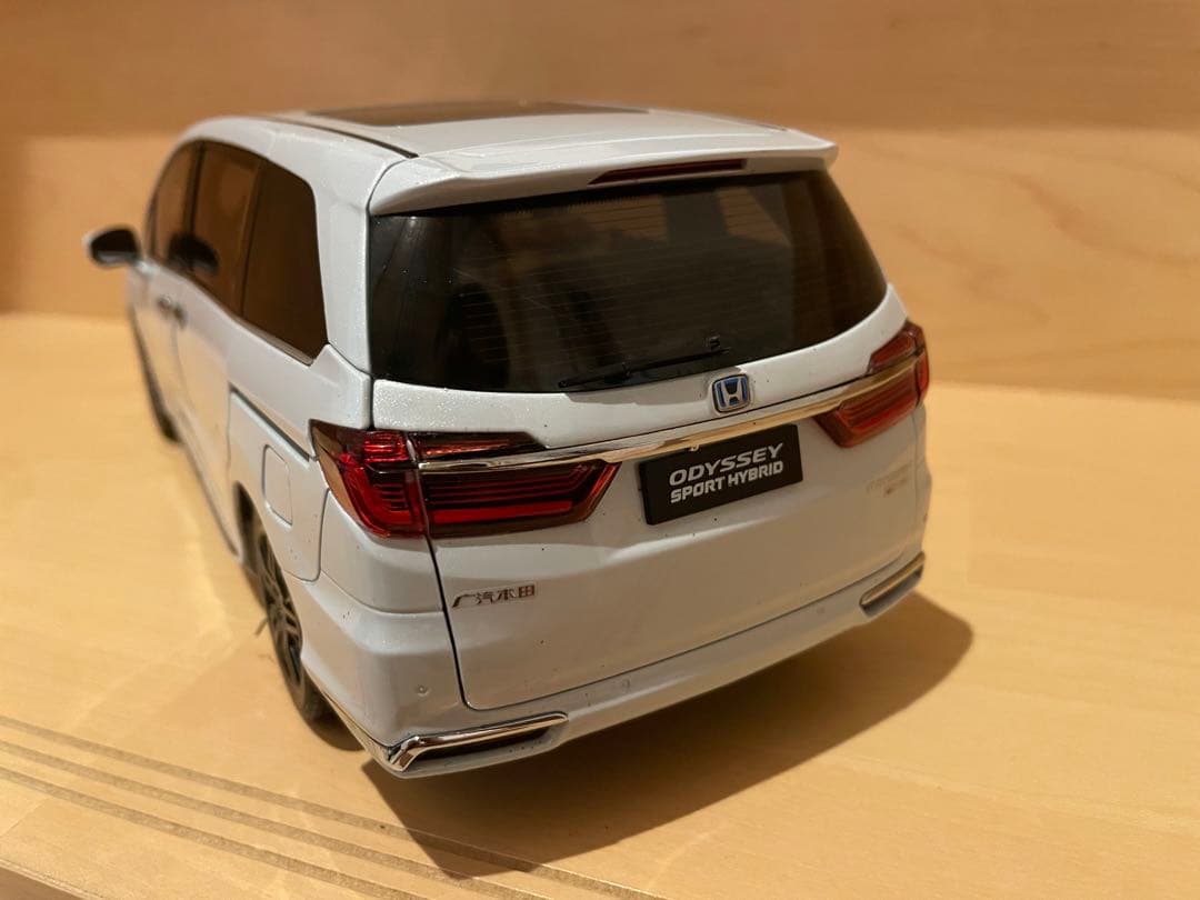 ホンダ ODYSSEY 1/18スケールモデル