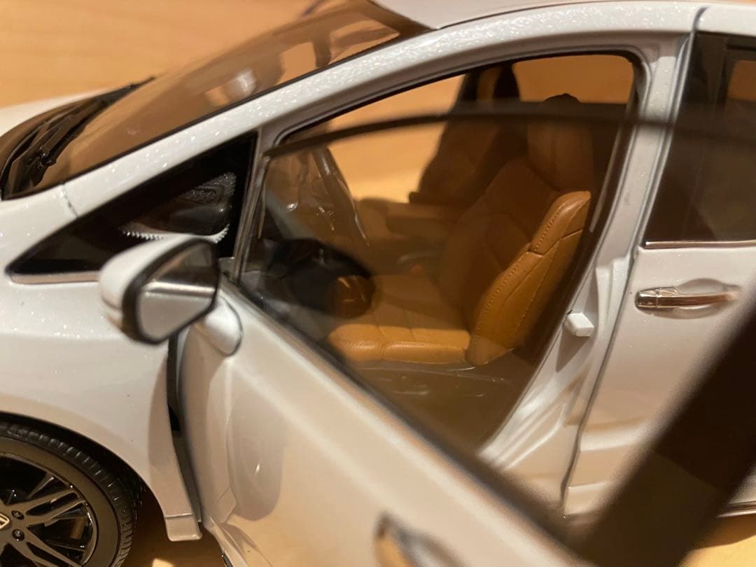 ホンダ ODYSSEY 1/18スケールモデル