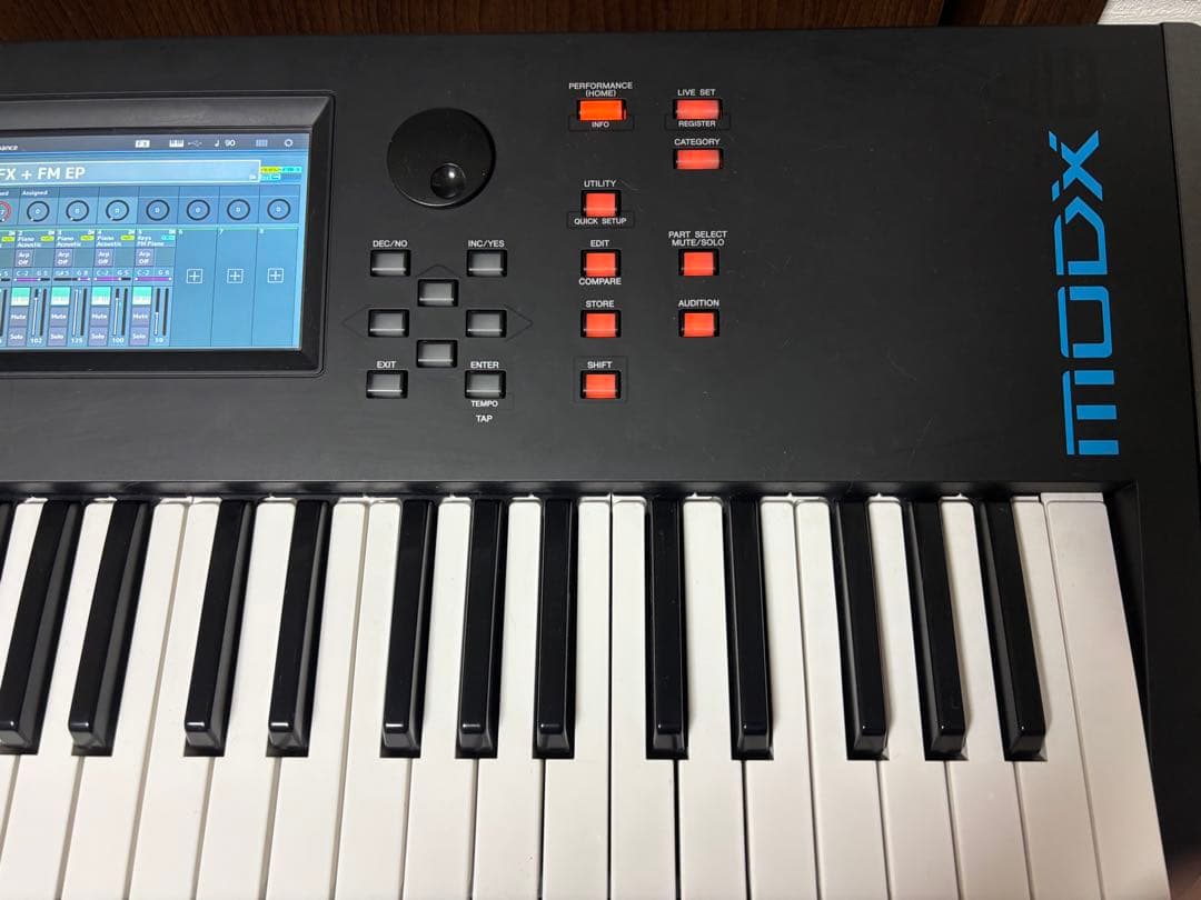 鍵盤楽器 YAMAHA MODX 6