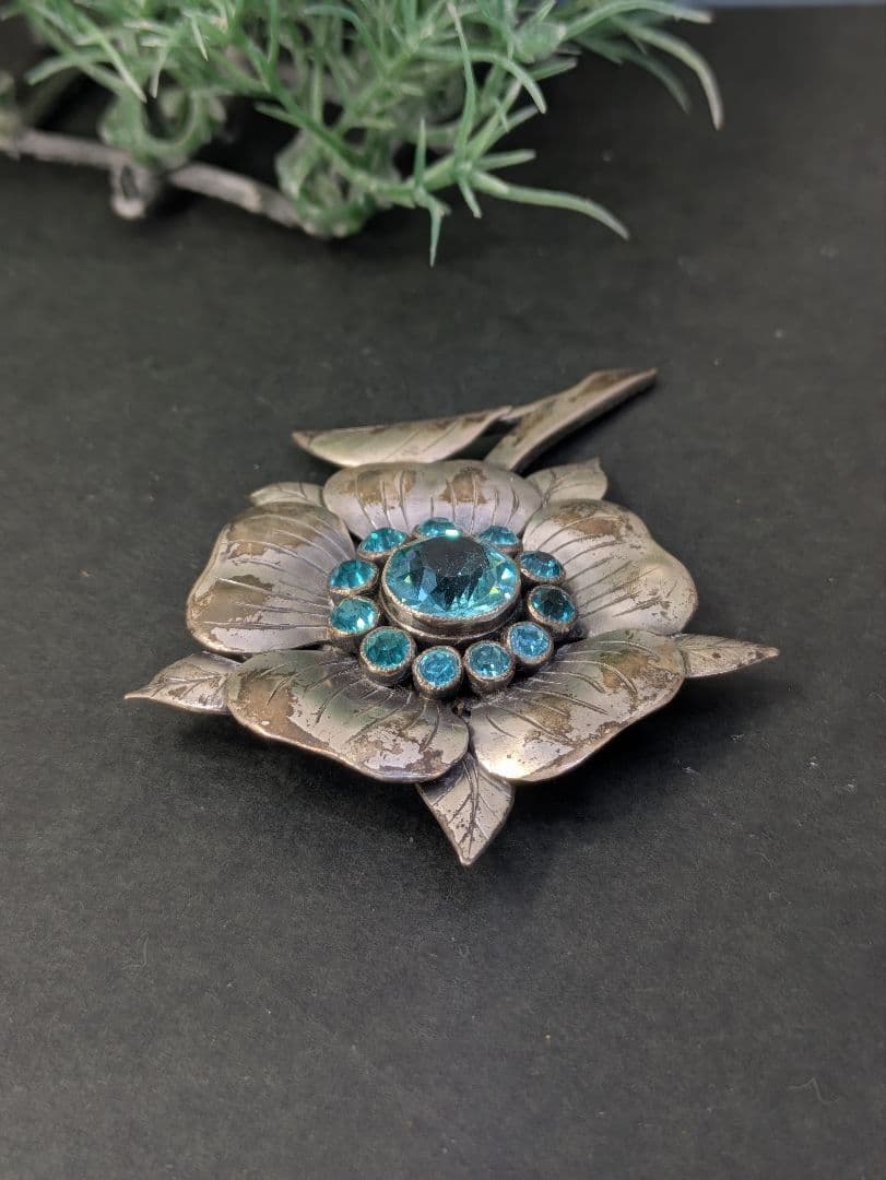 イギリス アンティーク シルバーブローチ 花柄