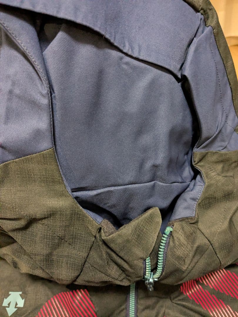 デサント スノーウェア Mサイズ 未使用品　黒ピンク　ゴーグル　ヒップパッドつき