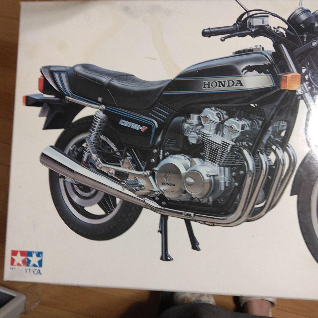 プロフ必読お願いします。HONDA CB750F1／6スケールプラモデル。