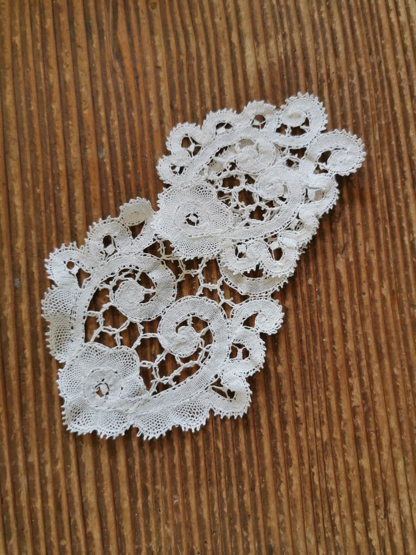 アンティーク フランス購入 レイヤーレースジャボ 二重繋ぎ 一重のポワンドローズ