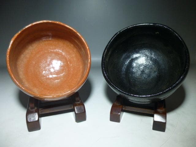 楽吉左衛門　十一代　慶入　赤黒茶碗／共箱／銘「瑞栄」／表千家十二代　惺斎極め箱