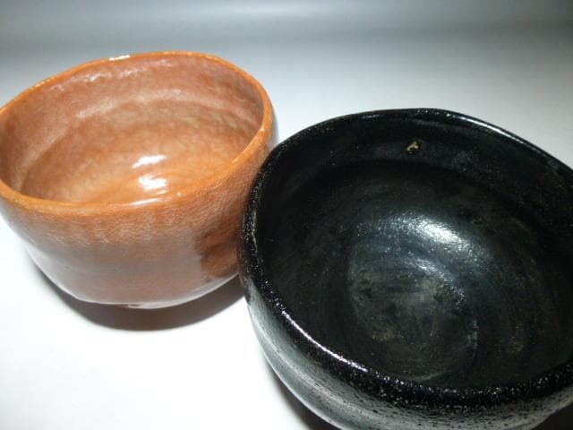 楽吉左衛門　十一代　慶入　赤黒茶碗／共箱／銘「瑞栄」／表千家十二代　惺斎極め箱