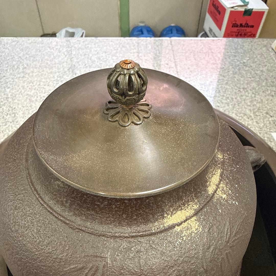 鋳鉄製茶釜 蓋付き 工芸品 アンティーク 茶道具 灰付き 風炉 格安