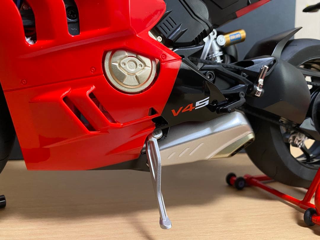 DUCATI パニガーレV4 S 1/6スケール　ドゥカティ