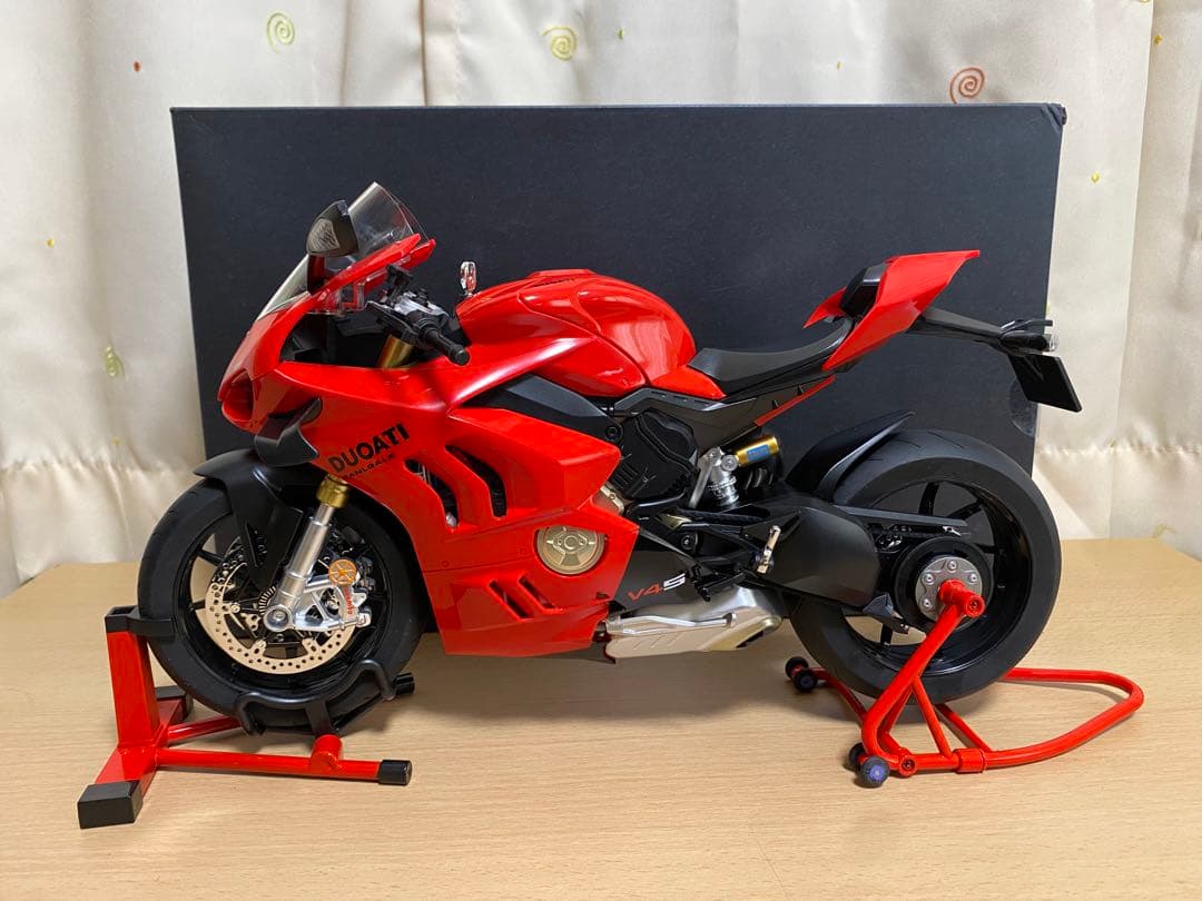 DUCATI パニガーレV4 S 1/6スケール　ドゥカティ