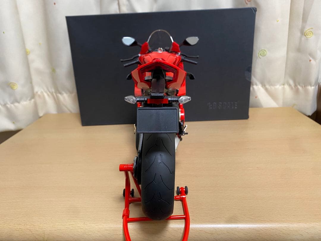 DUCATI パニガーレV4 S 1/6スケール　ドゥカティ