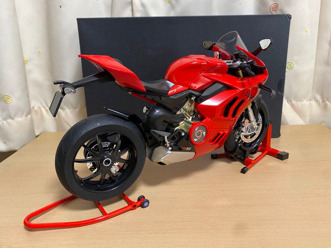 DUCATI パニガーレV4 S 1/6スケール　ドゥカティ