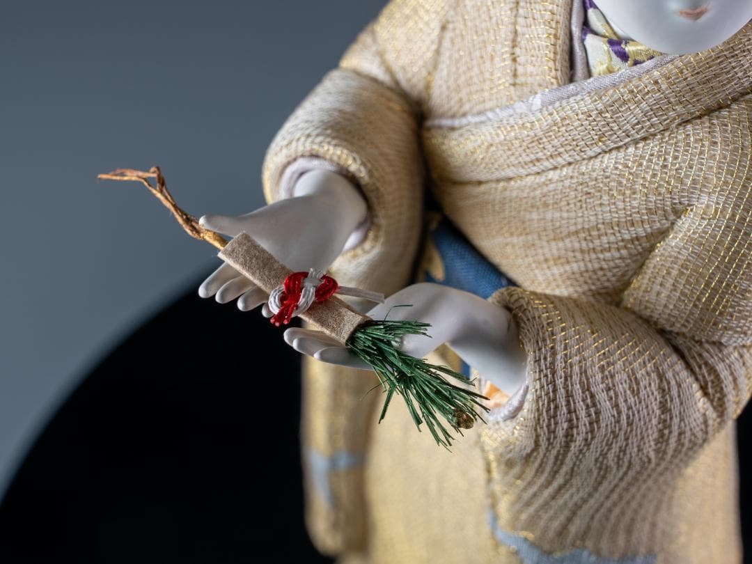 日本工芸会正会員 雨宮弘子作 嵌込人形『佳日』台共箱付 図録掲載品