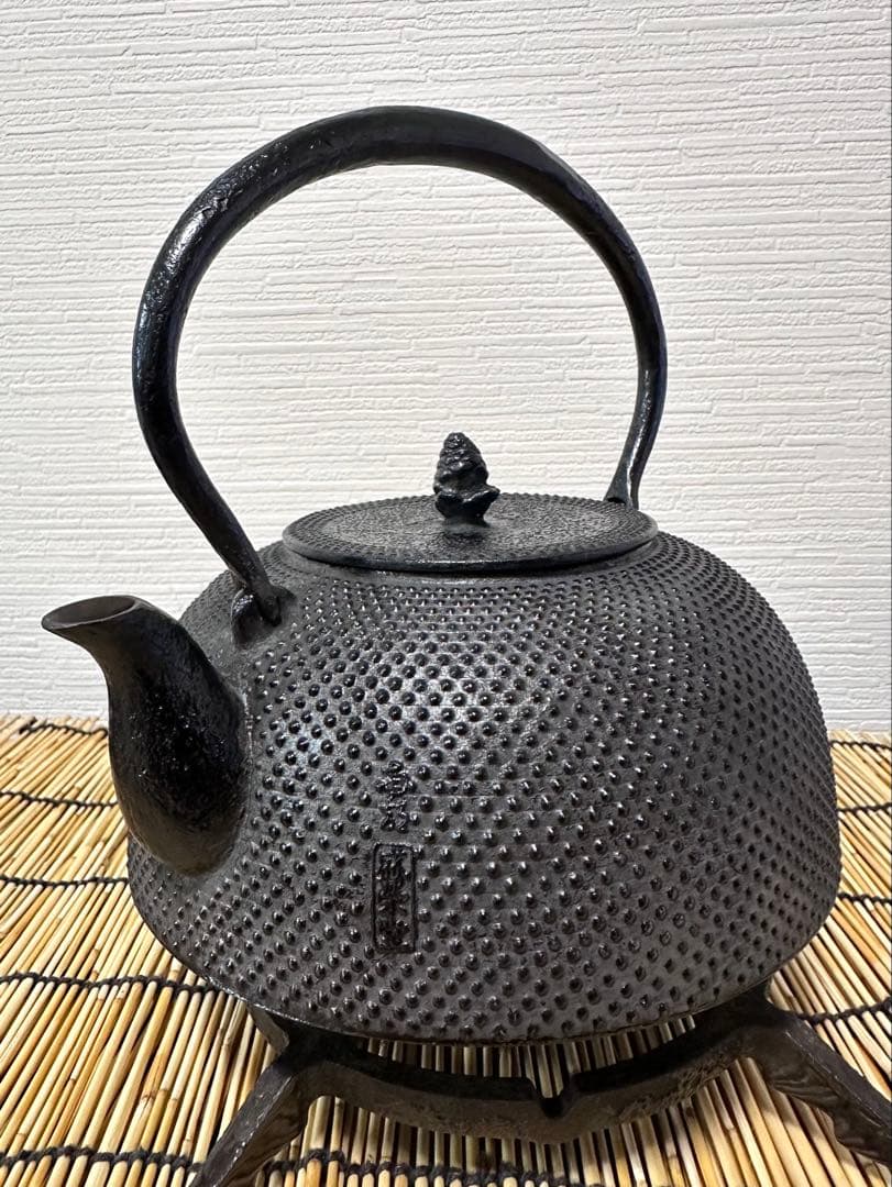 未使用相当、長期保管品、栞付 南部盛栄堂造１５型アラレ 鉄瓶 南部鉄瓶 南部鉄器
