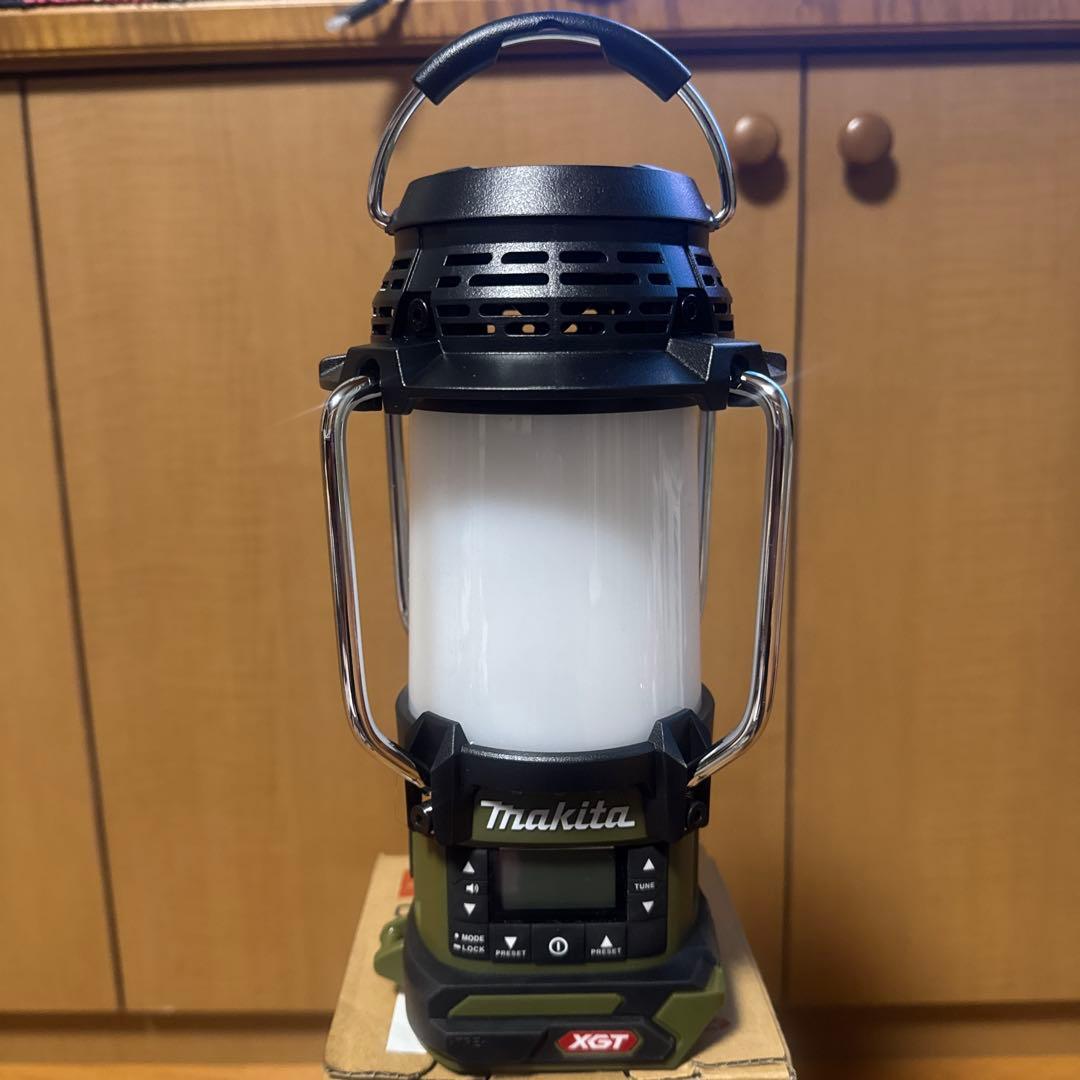 【新品未使用品】マキタ　40V充電式ランタン付ラジオMR008GZO 本体のみ