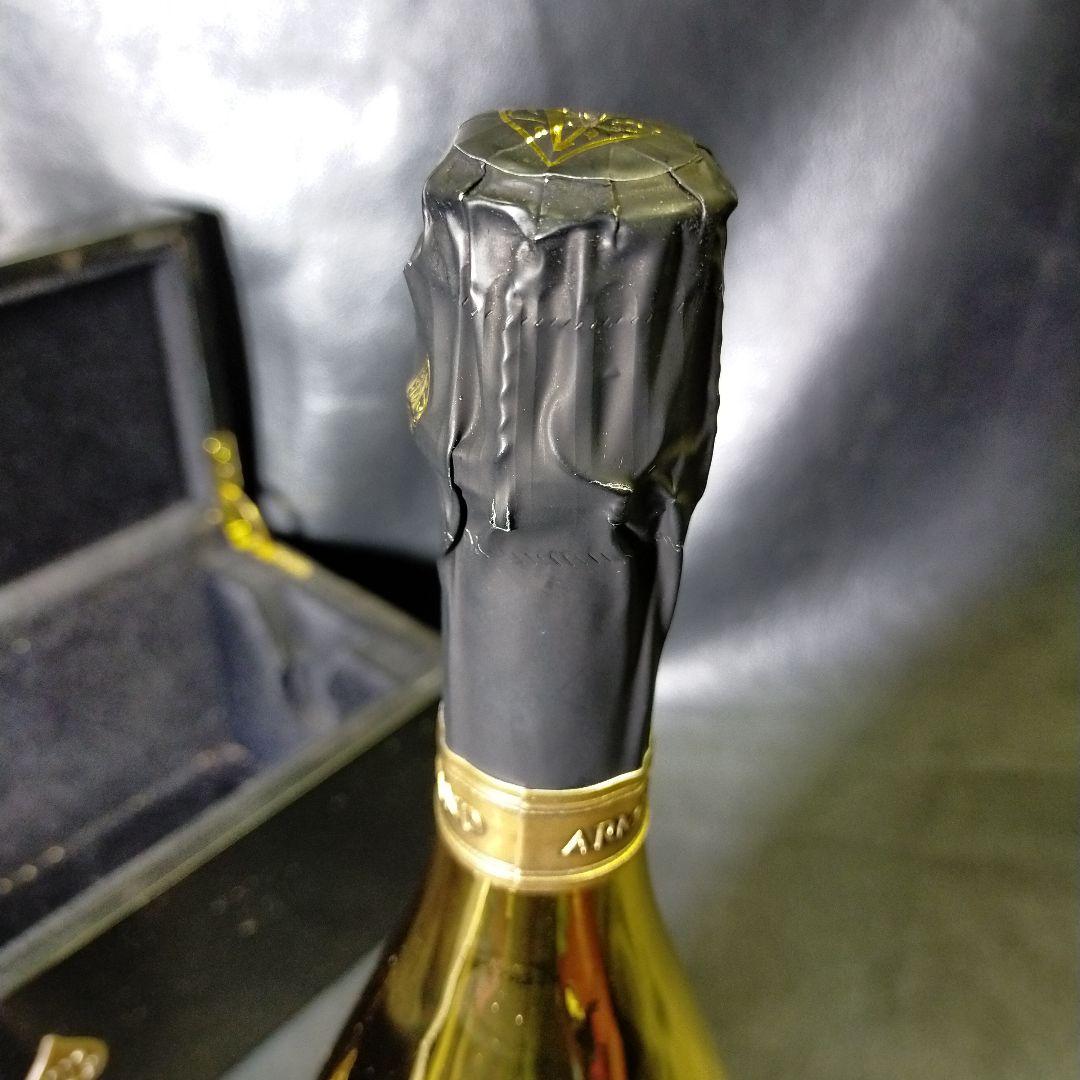 アルマン・ド・ブリニャック同ブランドを象徴する「ブリュット・ゴールド