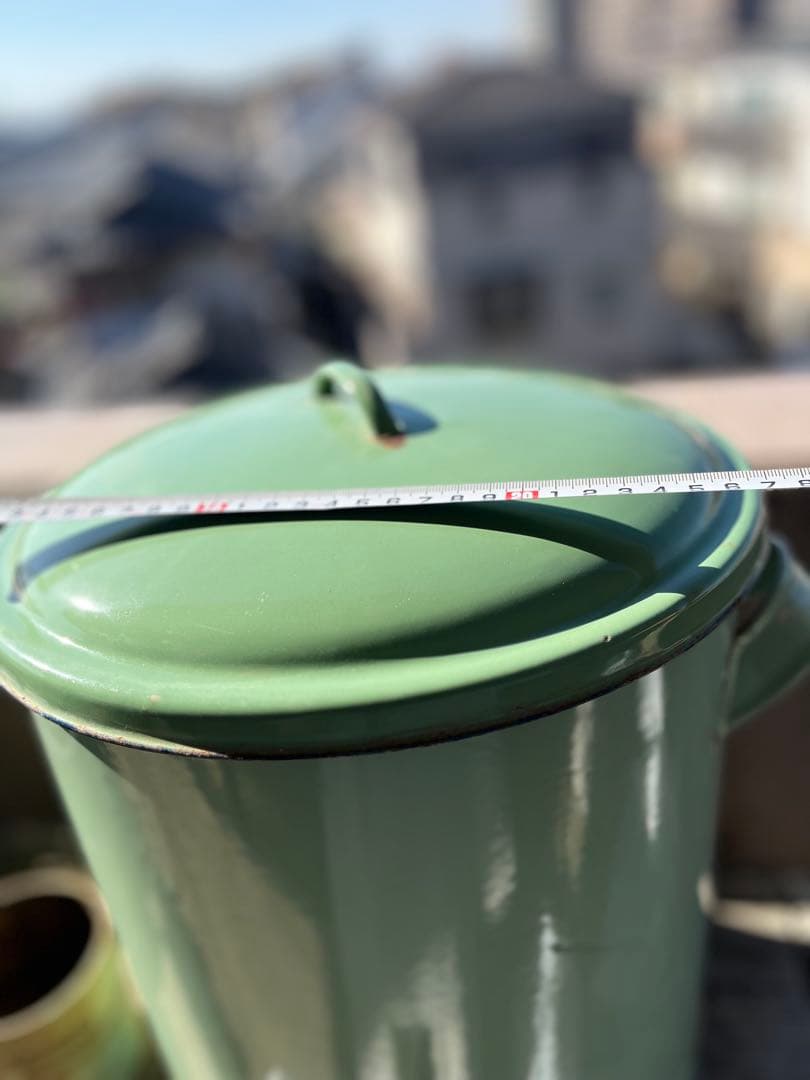 昭和レトロ　蛇口が可愛いシャビーなタンク　水やり用に