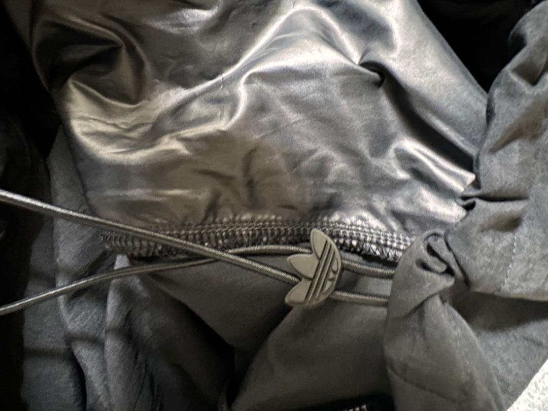 adidas ウィンドブレーカー