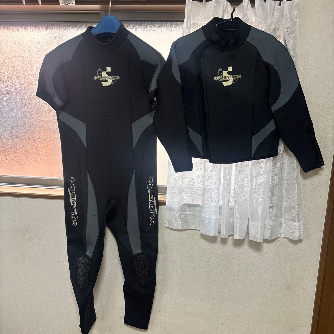 スキューバダイビング　ウェットスーツ