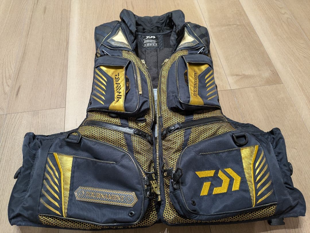 Daiwa Tournament ライフジャケット 黒/金