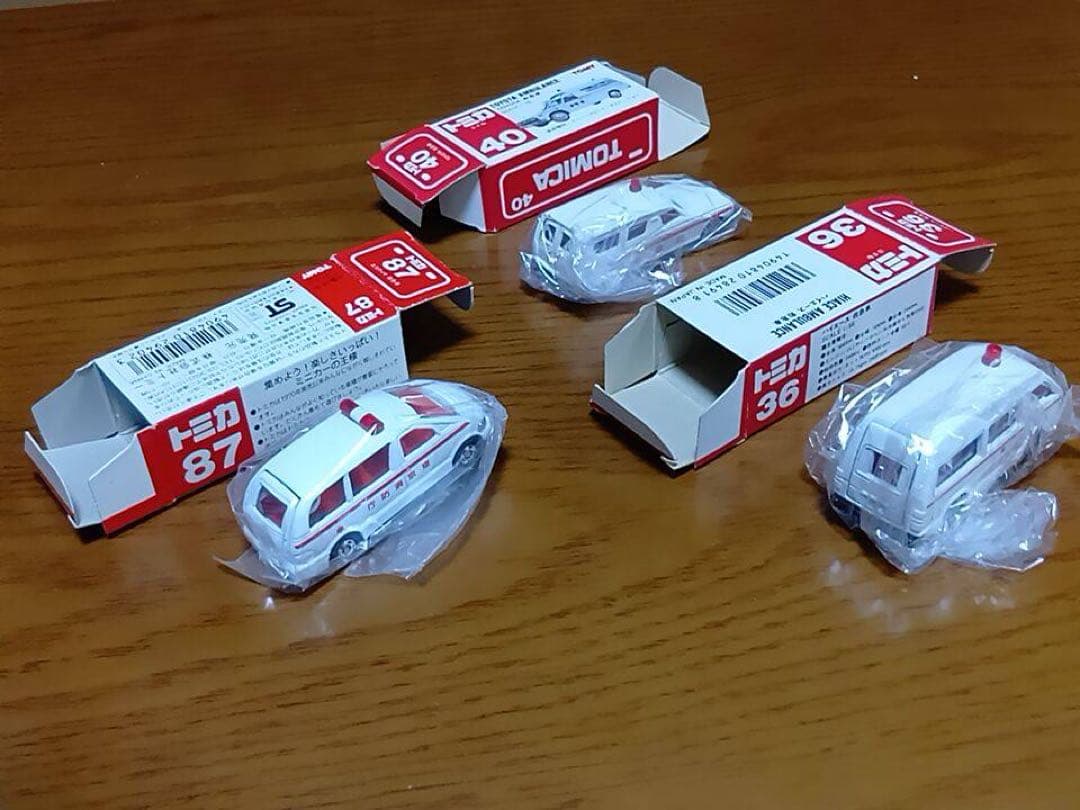 【3台セット】トミカ　赤ロゴ　救急車