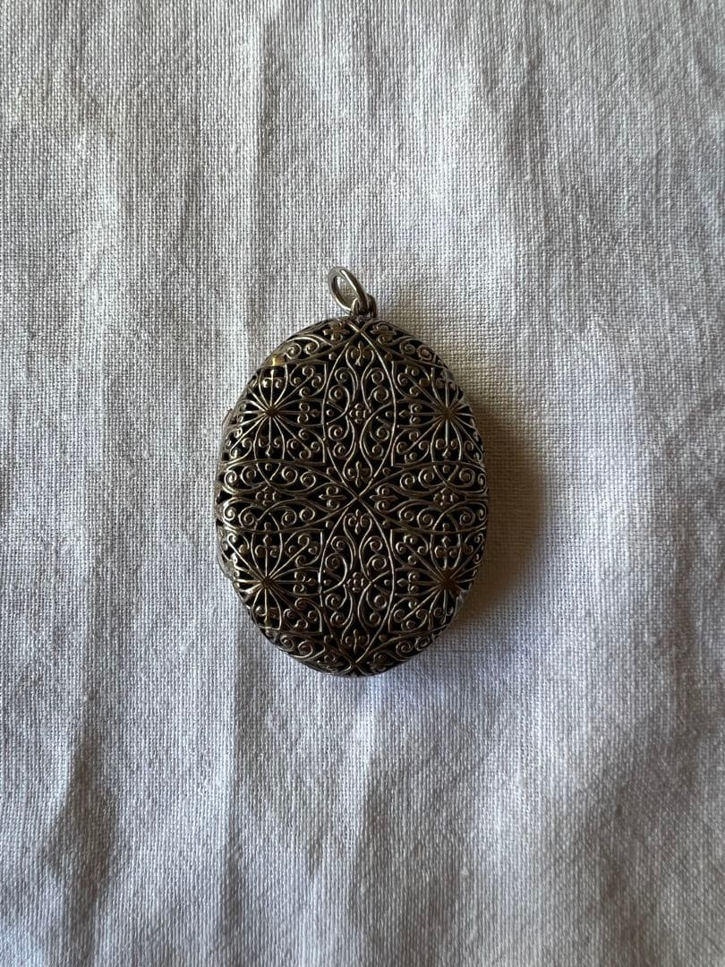 英国antique ヴィクトリアン　ロケット