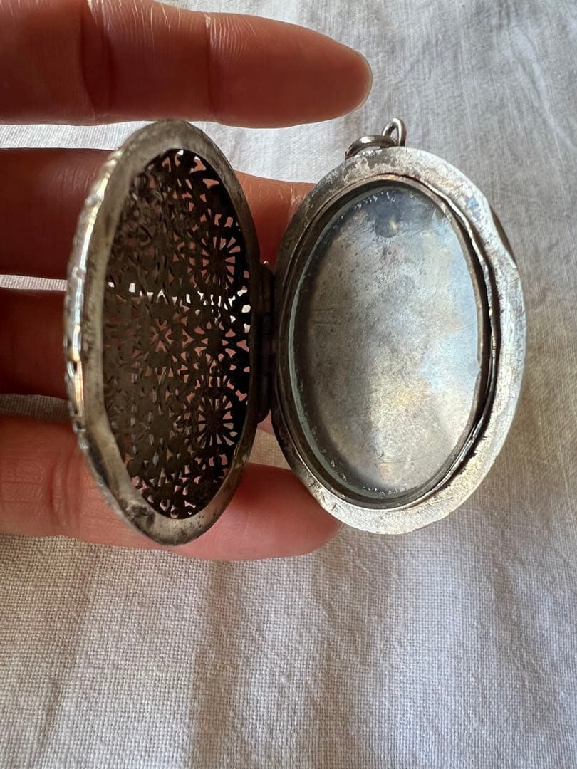 英国antique ヴィクトリアン　ロケット