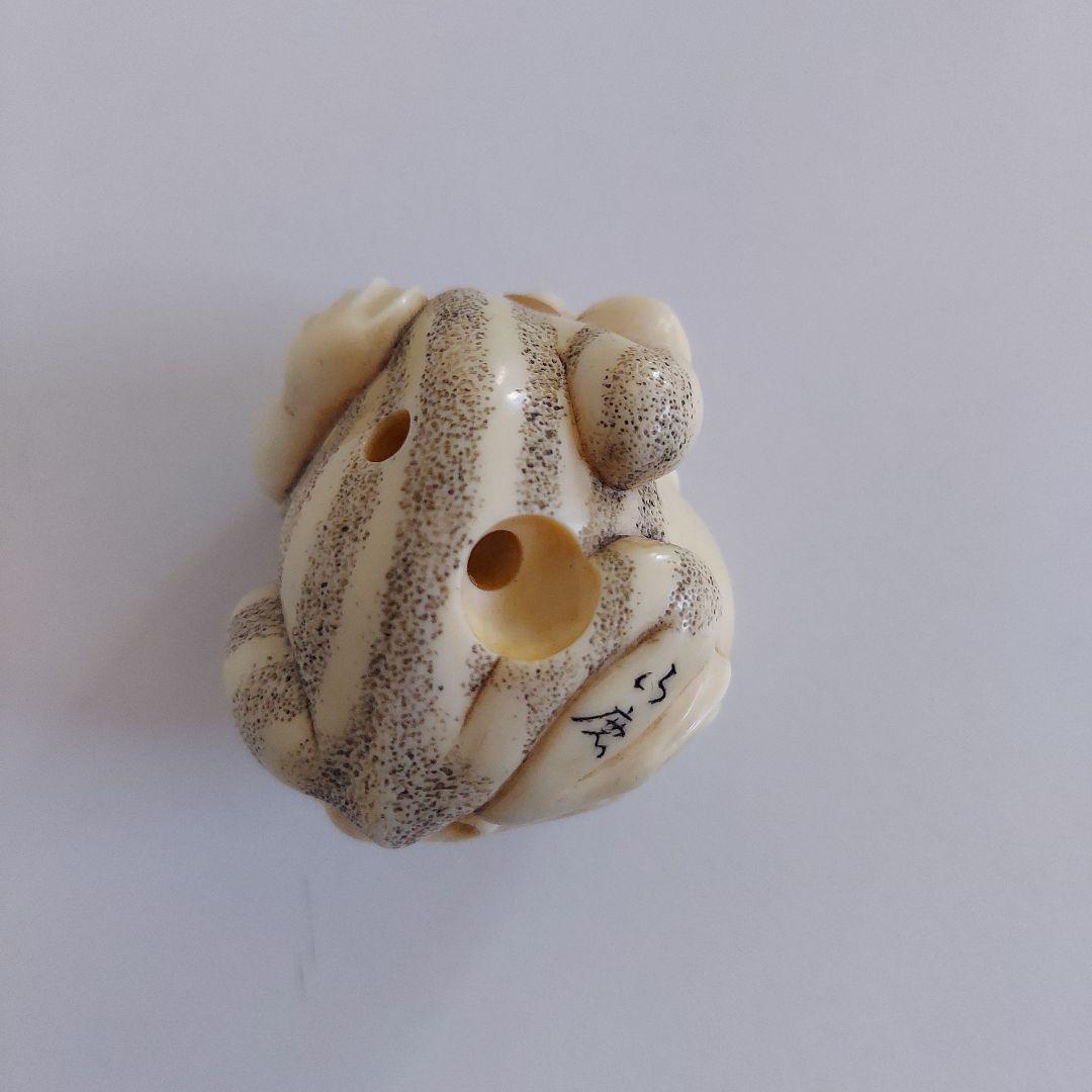 根付　寝転蛙　現代根付　蛙　カエル