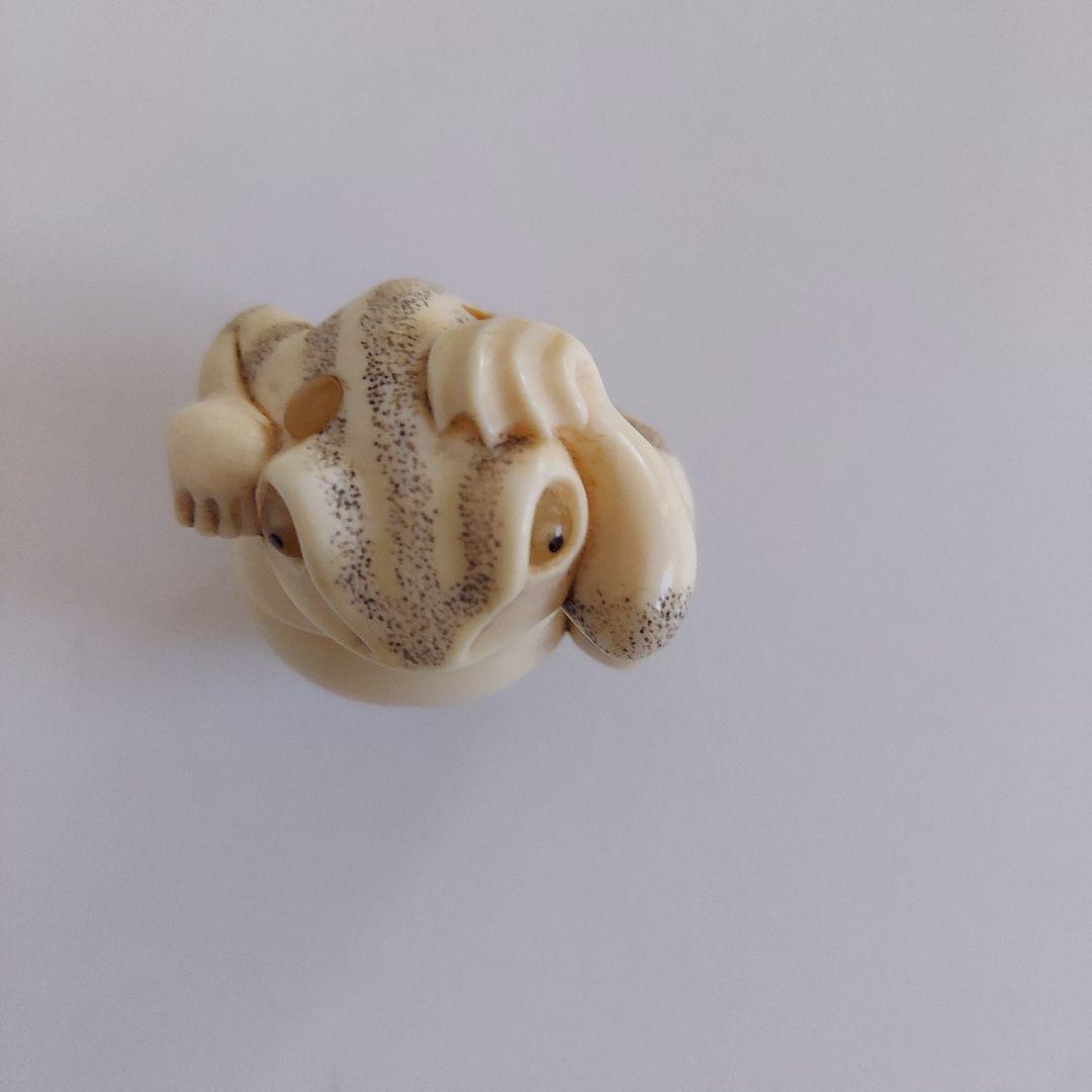 根付　寝転蛙　現代根付　蛙　カエル