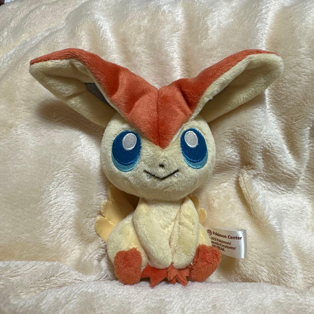 ビクティニ　キャンバス　ぬいぐるみ