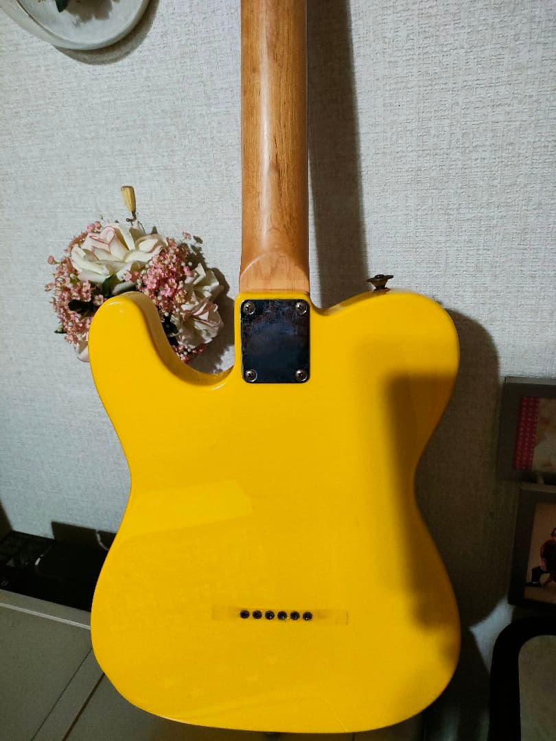 イエロー テレキャスタータイプ エレキギターノーブランド。