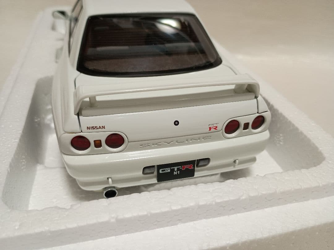オートアート1/18 スカイラインGT-R N1 ニスモ　OPパーツVer