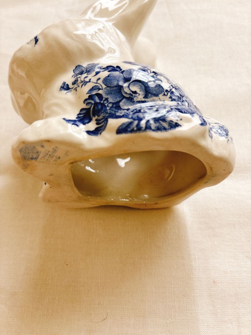 イギリスヴィンテージ　CrownDevon バスケットに花　うさぎ歯ブラシたて