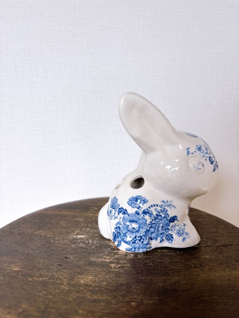 イギリスヴィンテージ　CrownDevon バスケットに花　うさぎ歯ブラシたて